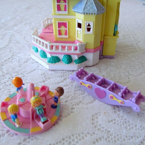 VINTAGE POLLY POCKET CLUBHOUSE MANSION + MERRY-GO-ROUND; OPENS UP VERY WIDE! EUC - Picture 10 of 16